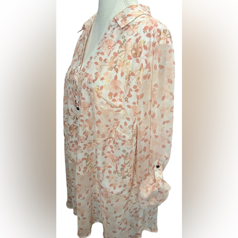 CANDIES beautiful button down blouse w/rose gold buttons, peachy pink floral 2X